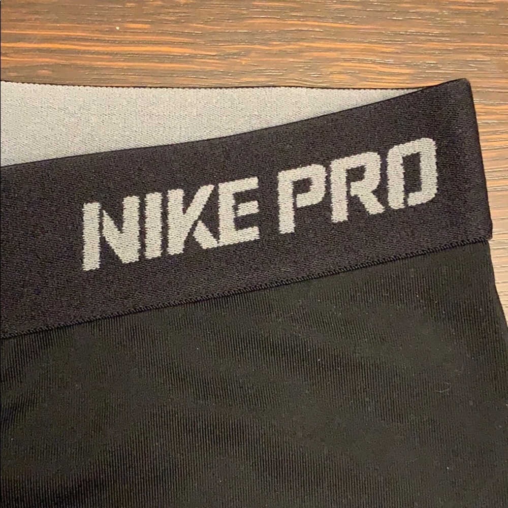 Nike workout Leggings - Picture 2 of 3